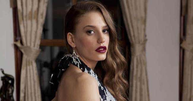 Serenay Sarıkaya poses fuck