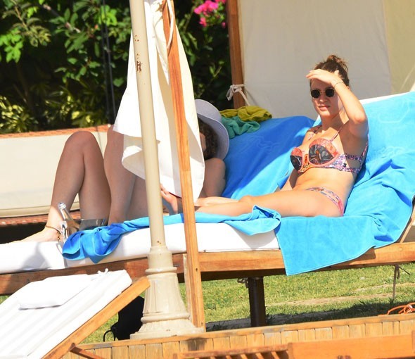 Serenay Sarıkaya poses bikini 