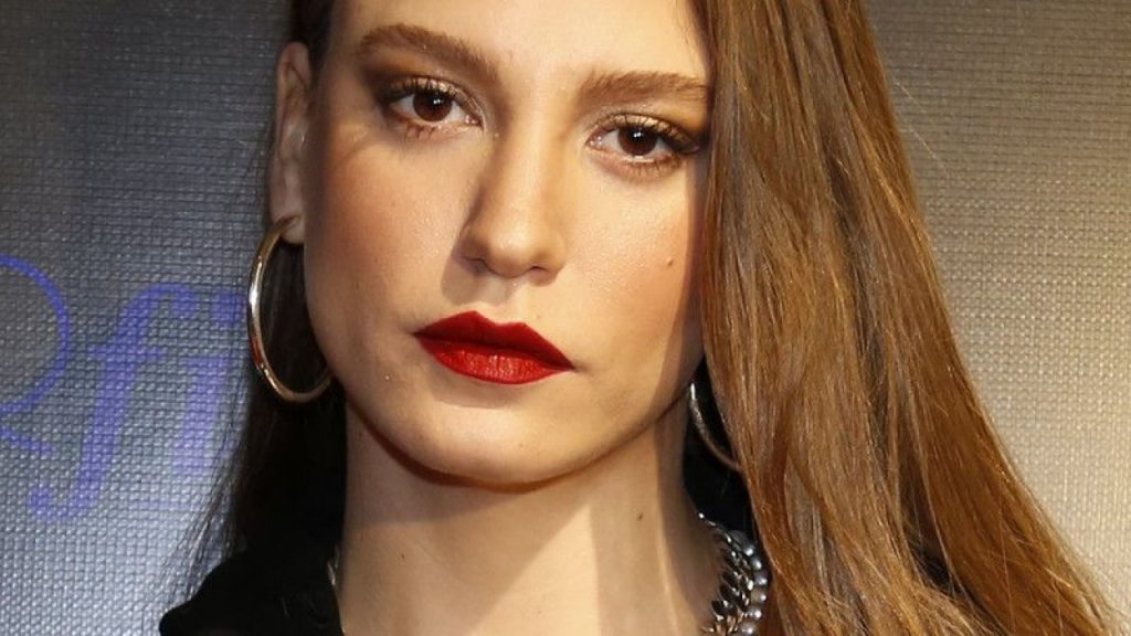 Serenay Sarıkaya poses hot