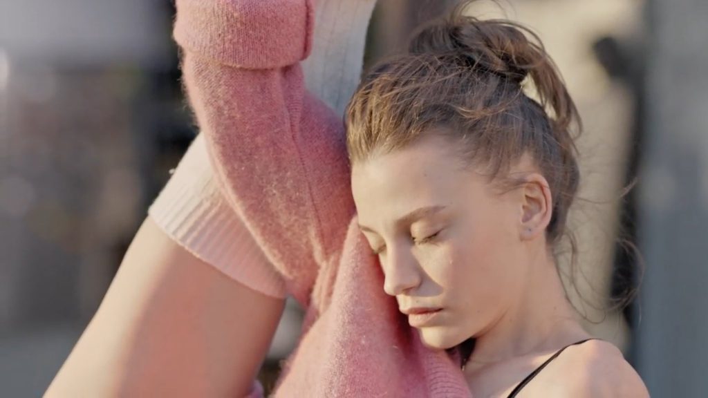 Serenay Sarıkaya poses nude pics