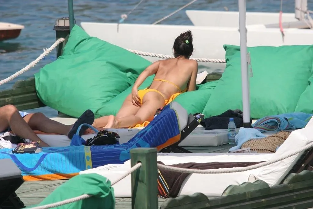 Tuba Büyüküstün beautiful boobs