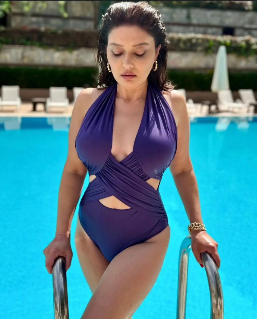 Nurgül Yeşilçay smiles xxx porn