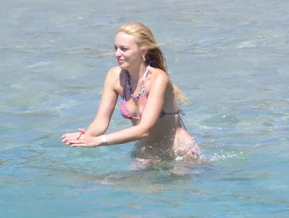 Nilperi Şahinkaya bikini