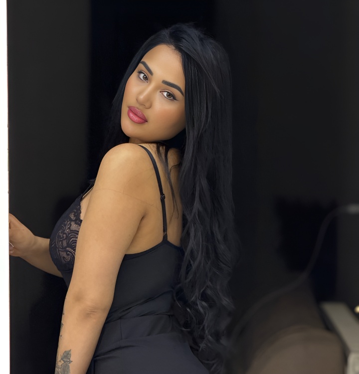 Melek Azad slut hot photos