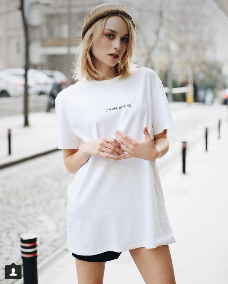 Nilperi Şahinkaya boobs