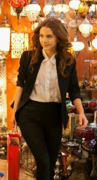 Aslı Bekiroğlu modeling xxx 