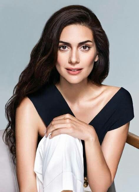 Bergüzar Korel hot photos
