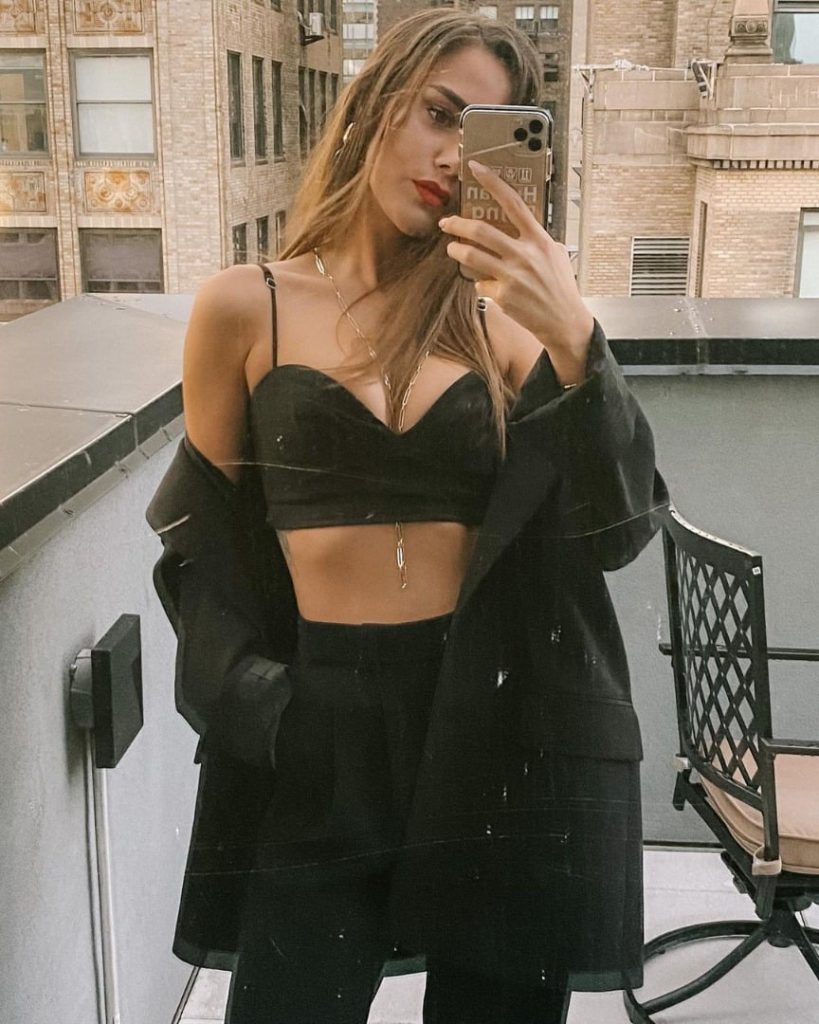 Bensu Soral depicts fire pussy