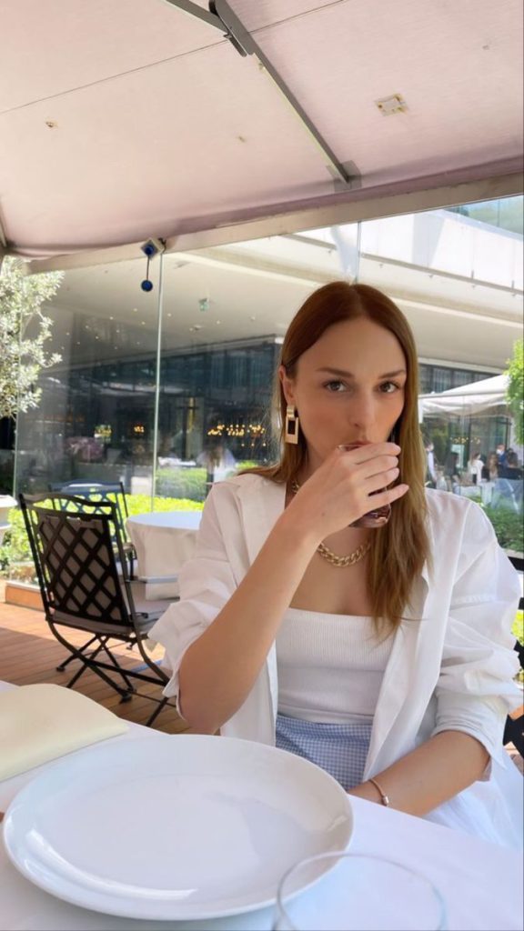 Nilperi Şahinkaya sex scenes