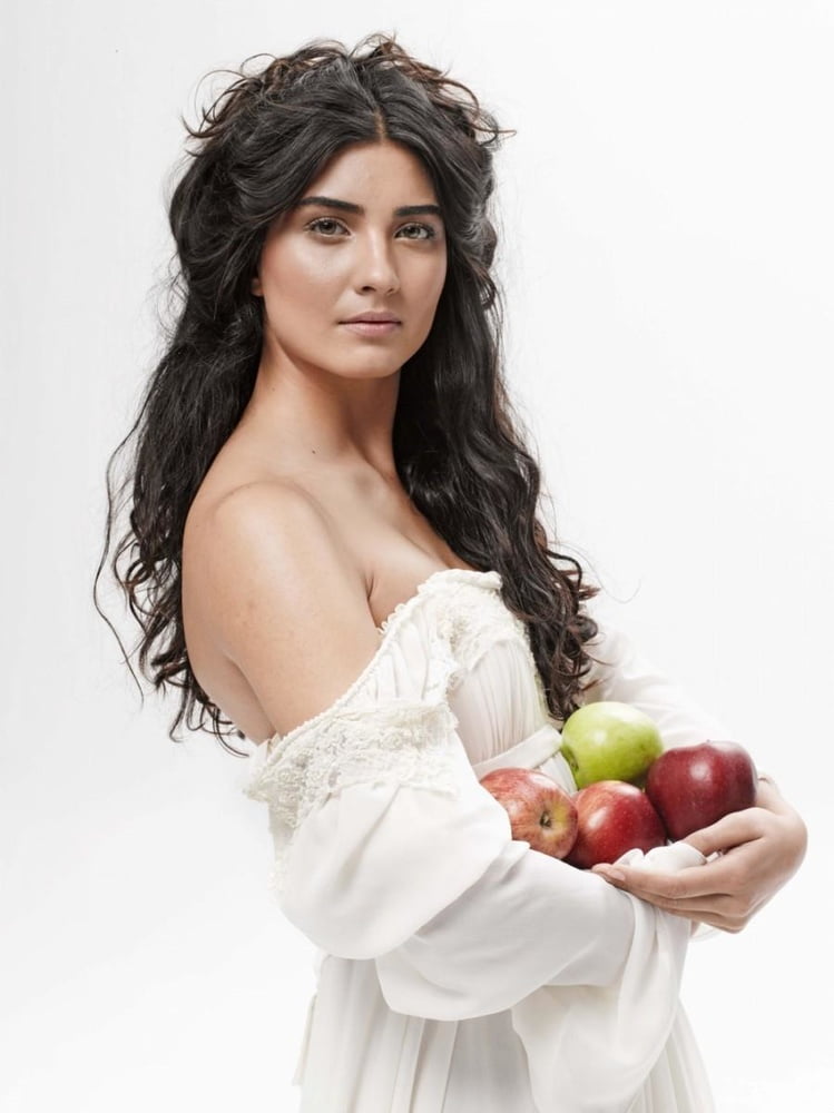 Tuba Büyüküstün modeling fuck