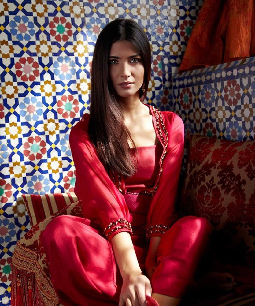Tuba Büyüküstün ardent fuck