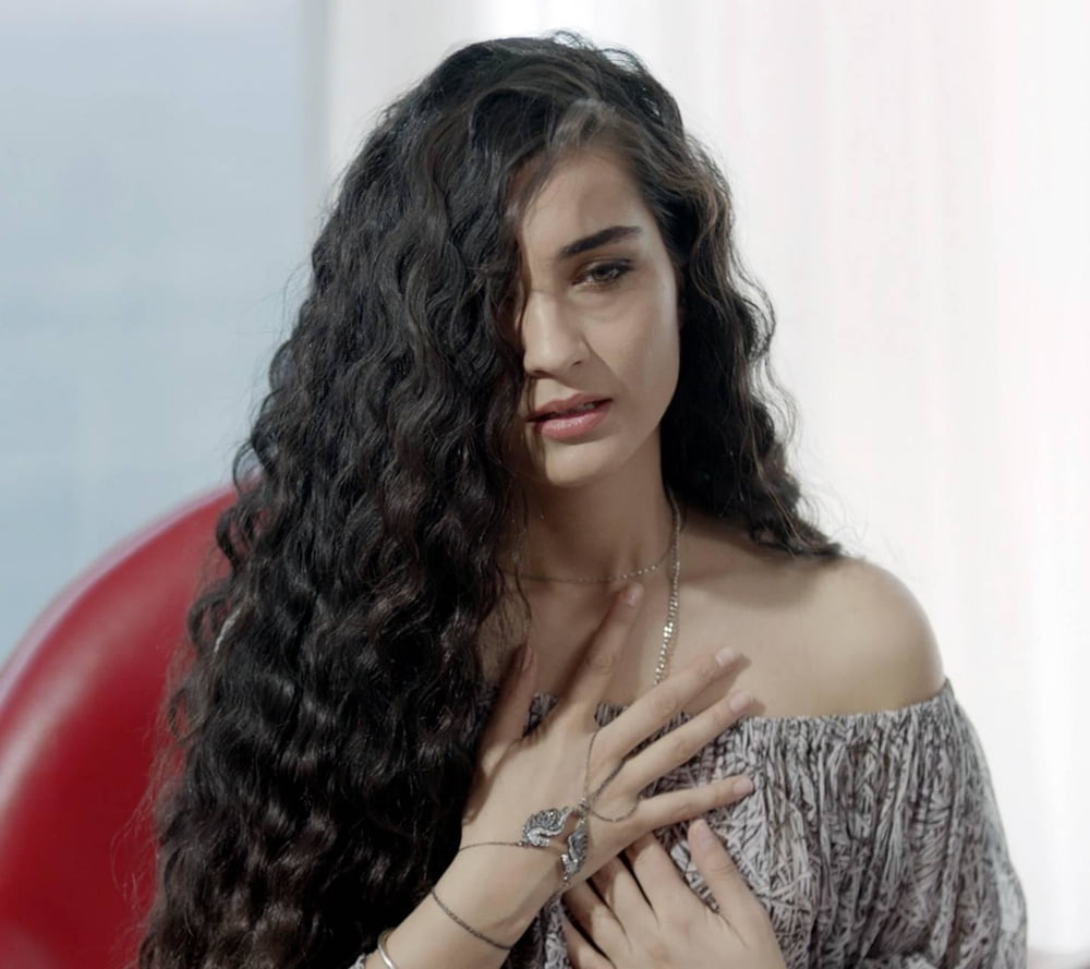 Tuba Büyüküstün modeling hot