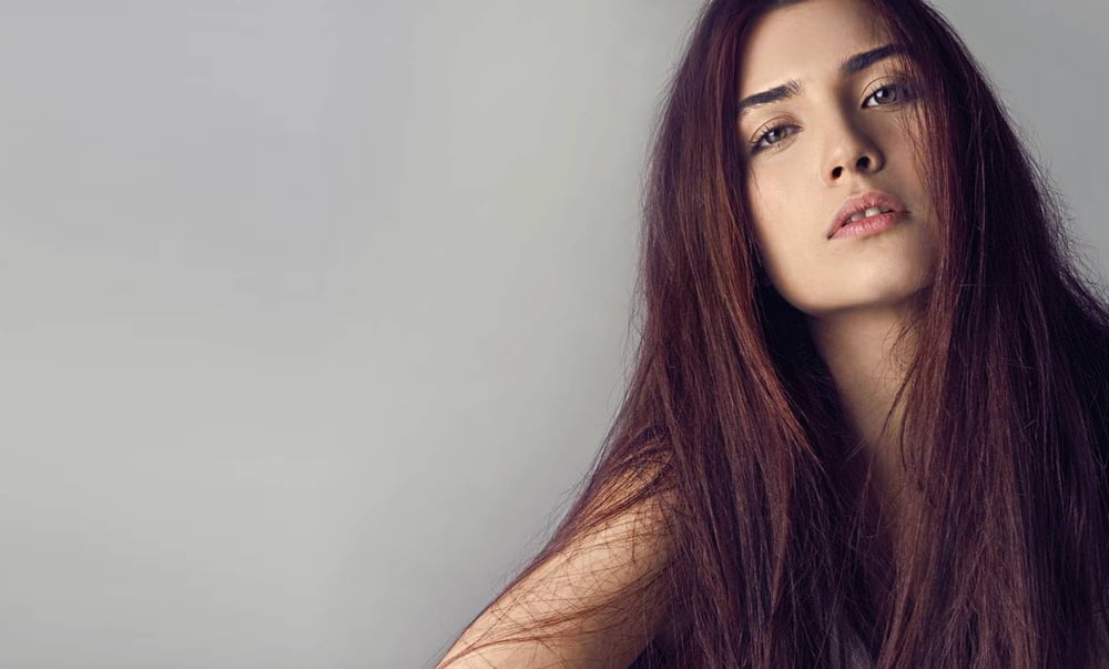 Tuba Büyüküstün ardent boobs