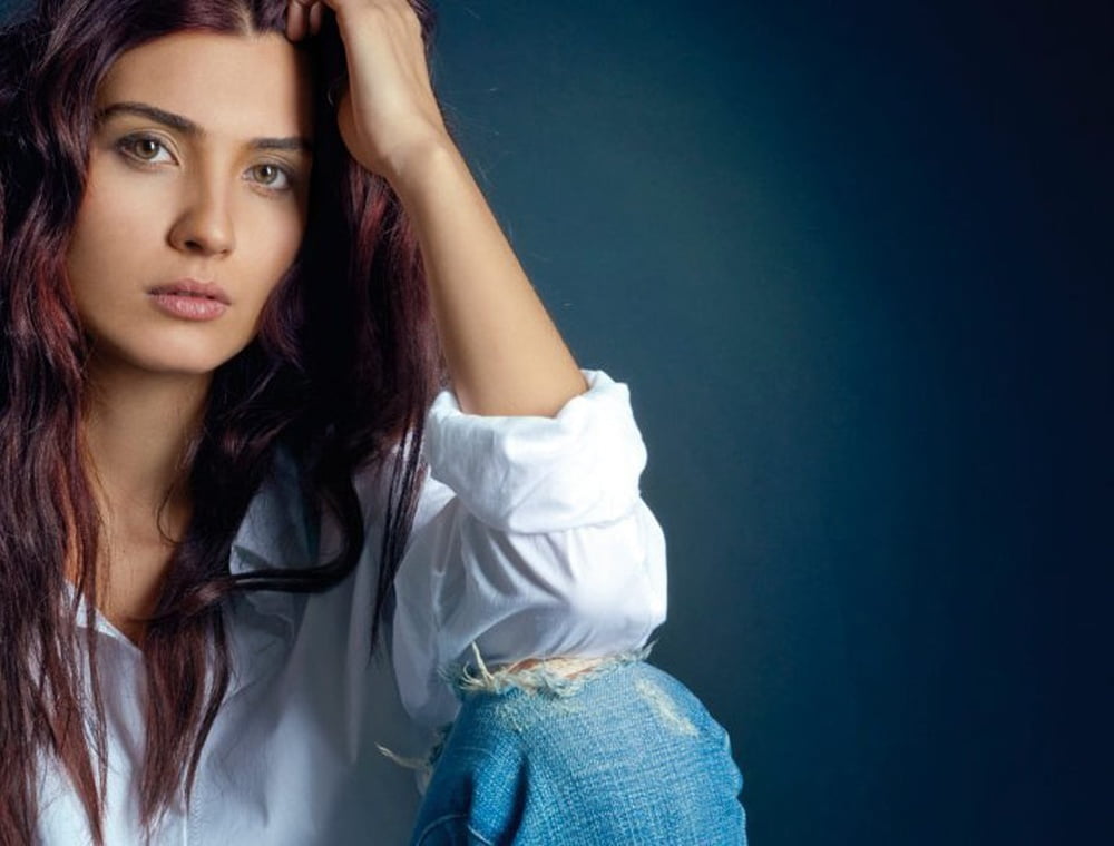 Tuba Büyüküstün ardent hot photos