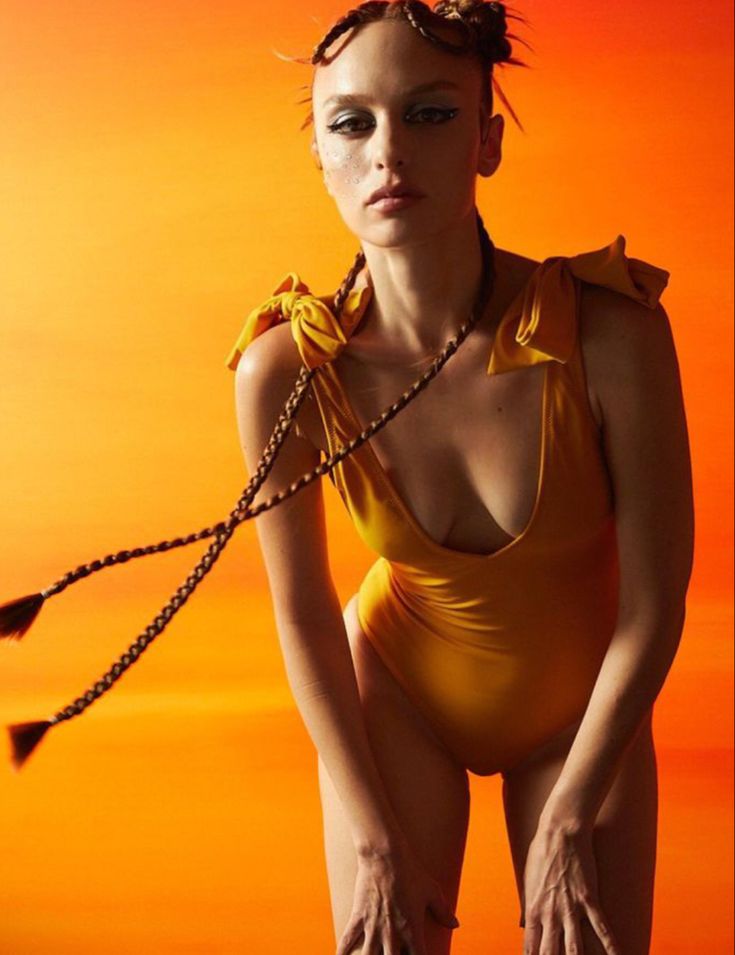 Nilperi Şahinkaya hot bikini