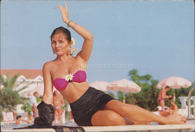 Sibel Can looks hot images