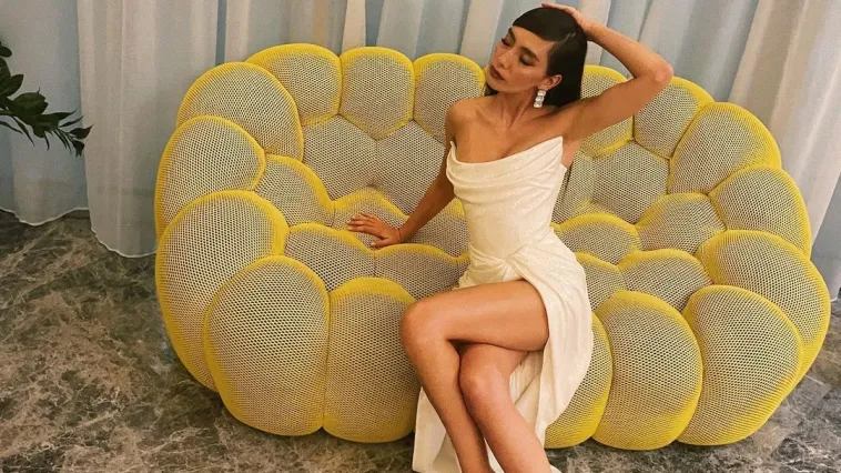 Neslihan Atagül looks nude