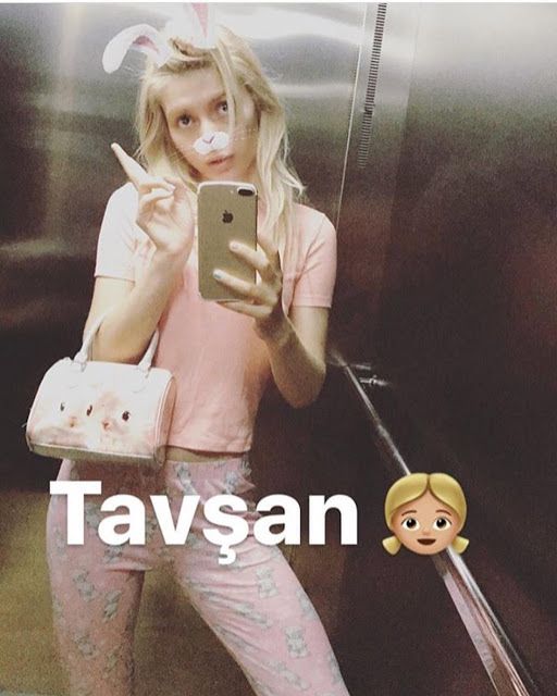 Aleyna Tilki looks ass