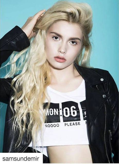 Aleyna Tilki poses nude