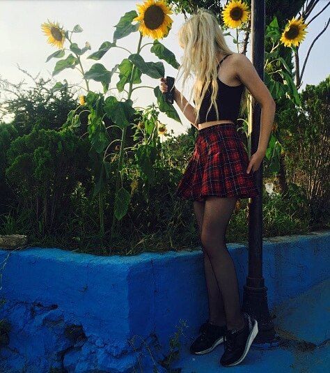 Aleyna Tilki poses naked