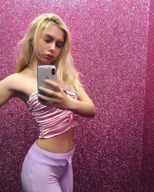 Aleyna Tilki poses hot photos