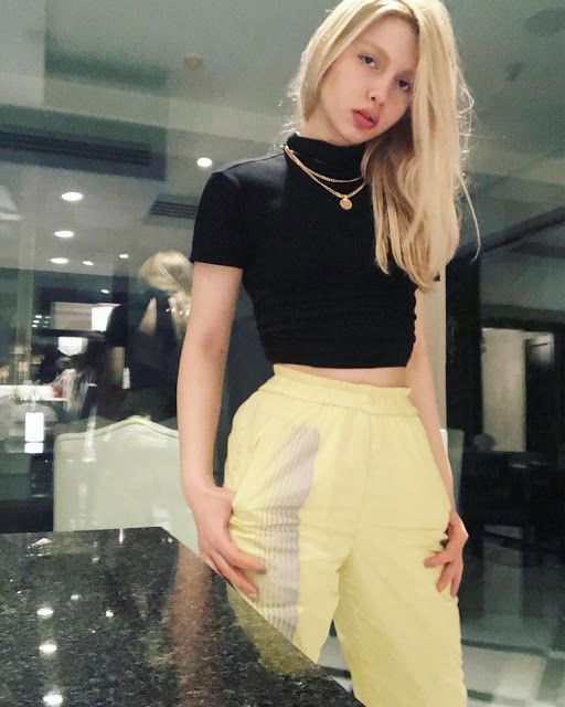 Aleyna Tilki smiles hot photos