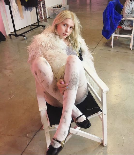 Aleyna Tilki smiles pussy