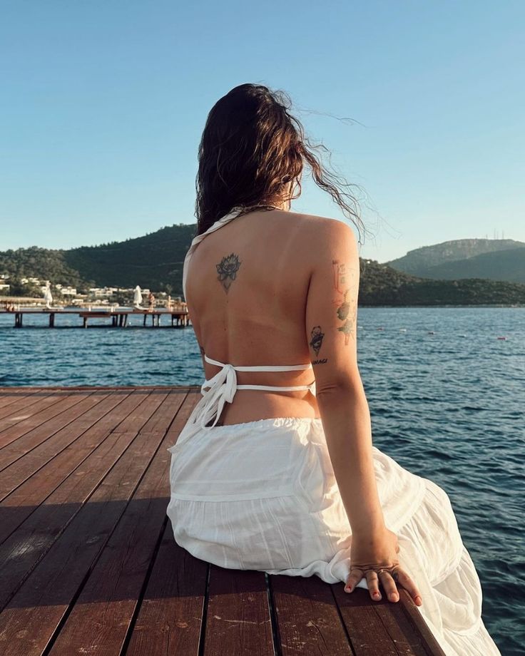 Aslı Bekiroğlu modeling boobs