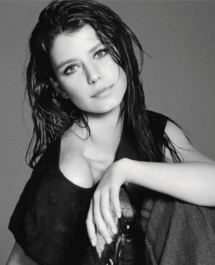 Beren Saat poses boobs