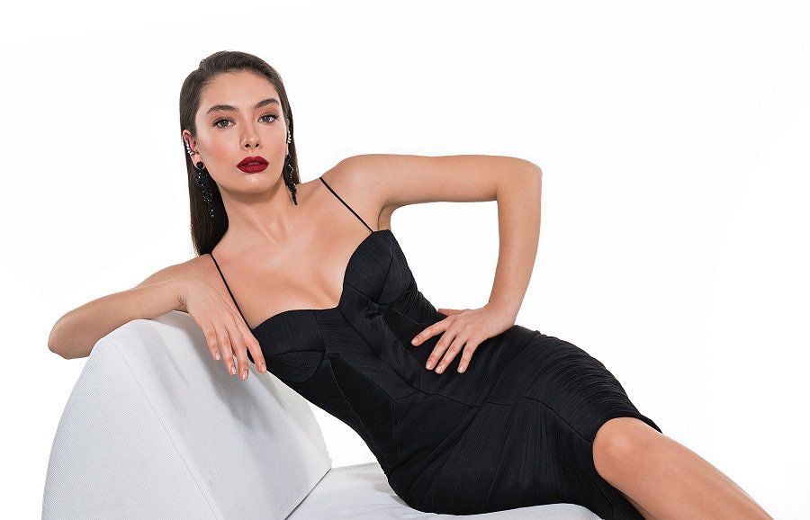 Neslihan Atagül poses sexy