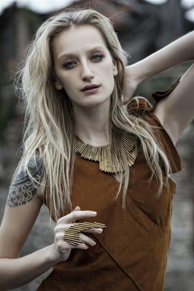 Didem Soydan poses porn