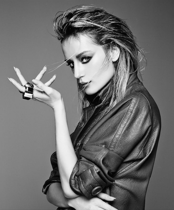 Didem Soydan poses hot pics