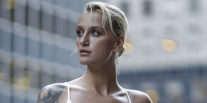 Didem Soydan poses nude pics