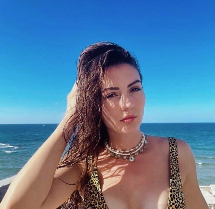 Burcu Özberk modeling hot bikini