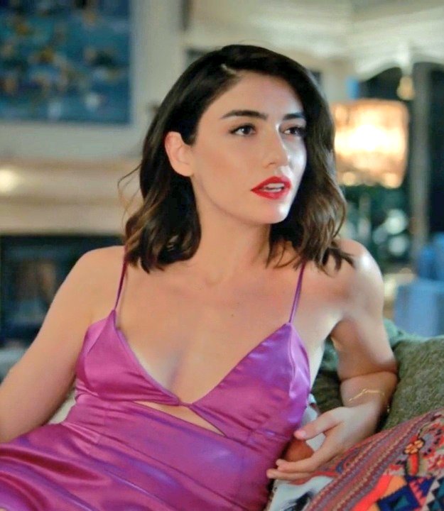 Hazar Ergüçlü beautiful sexy