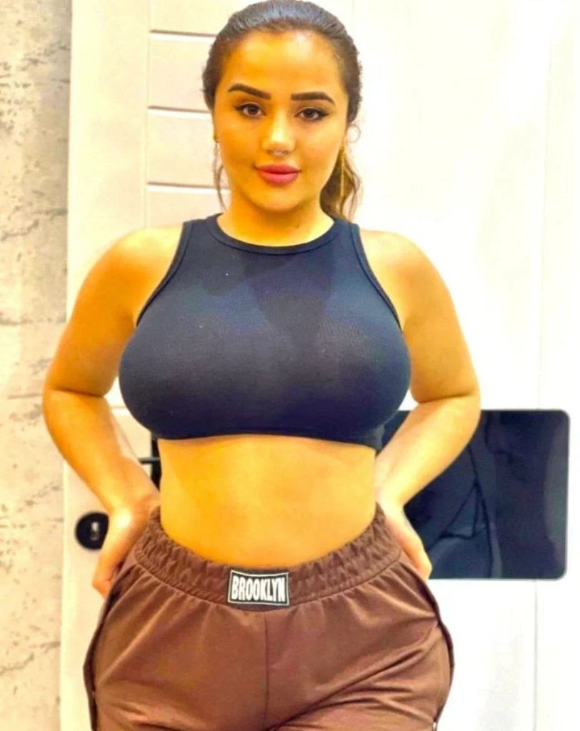 Melek Azad ardent hot pics