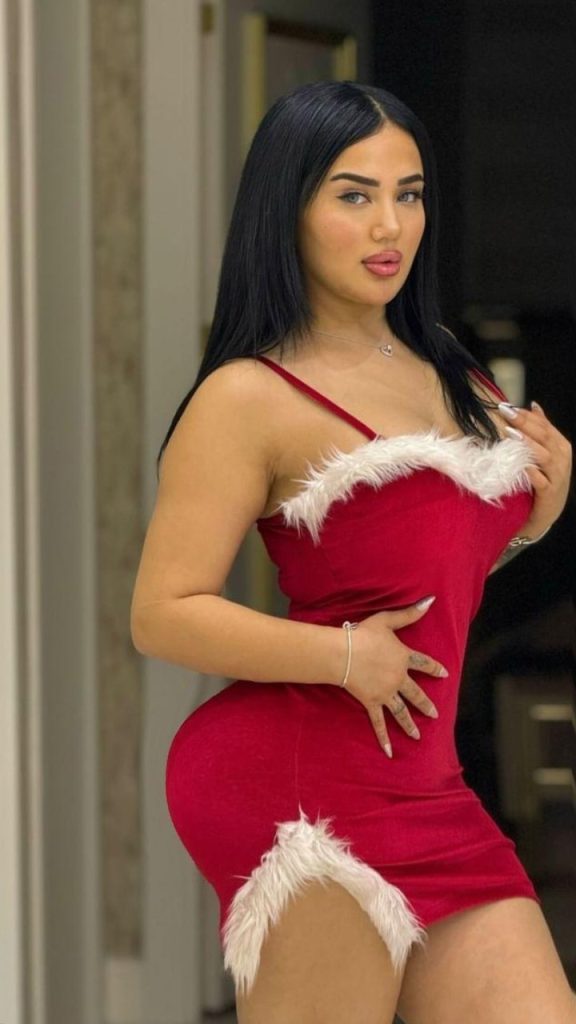 Melek Azad slut pussy