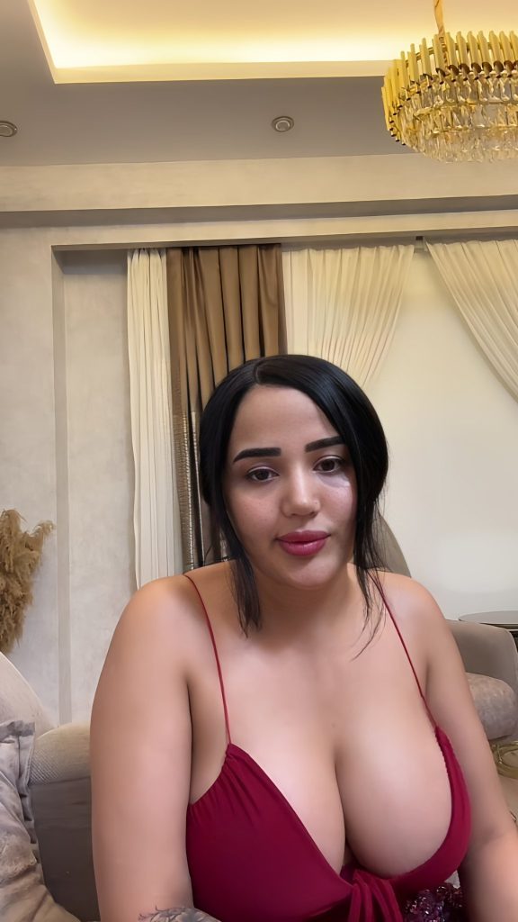 Melek Azad ardent boobs