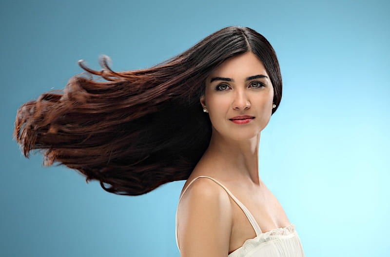 Tuba Büyüküstün depicts fire nude pics