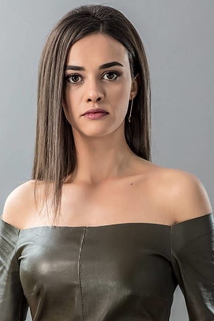 Hande Soral poses sex