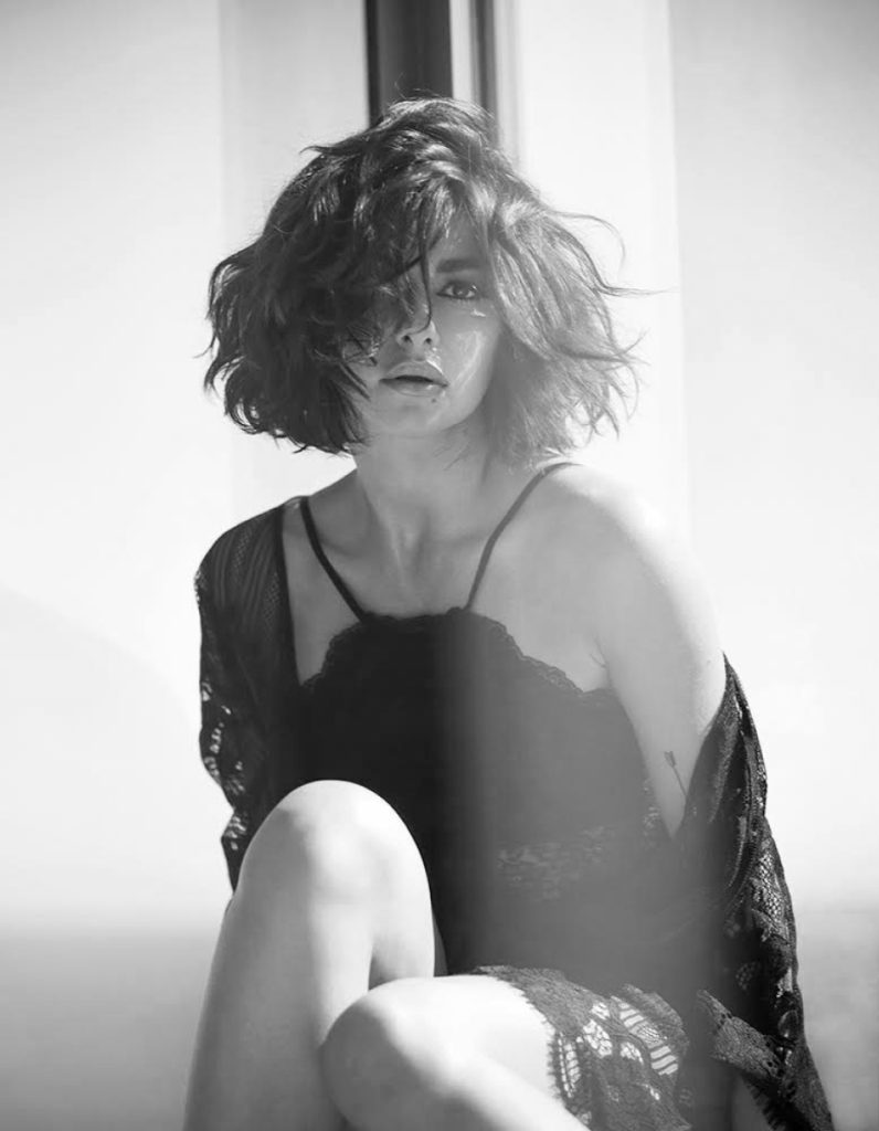 Nesrin Cavadzade looks nude