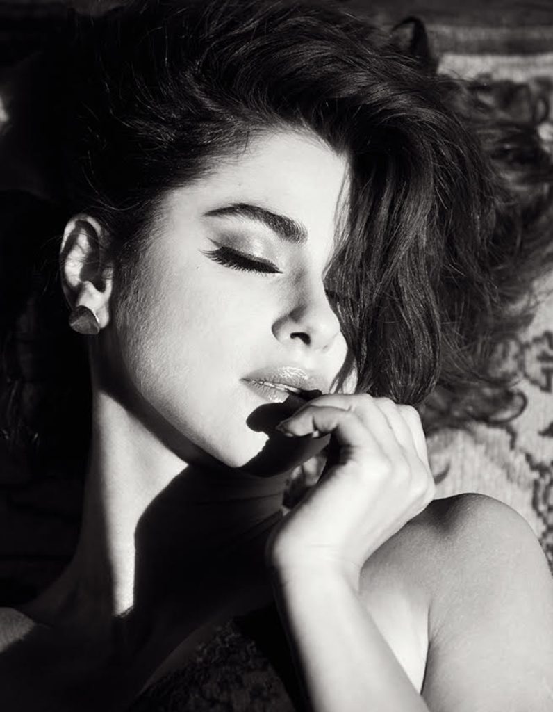 Nesrin Cavadzade looks pussy