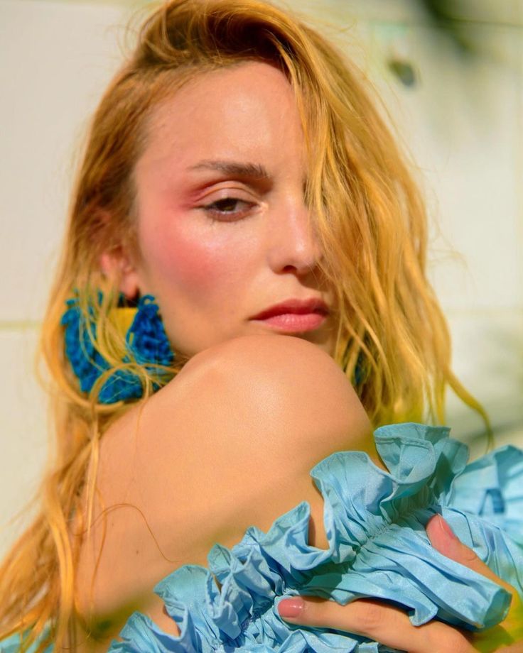 Nilperi Şahinkaya looks bikini