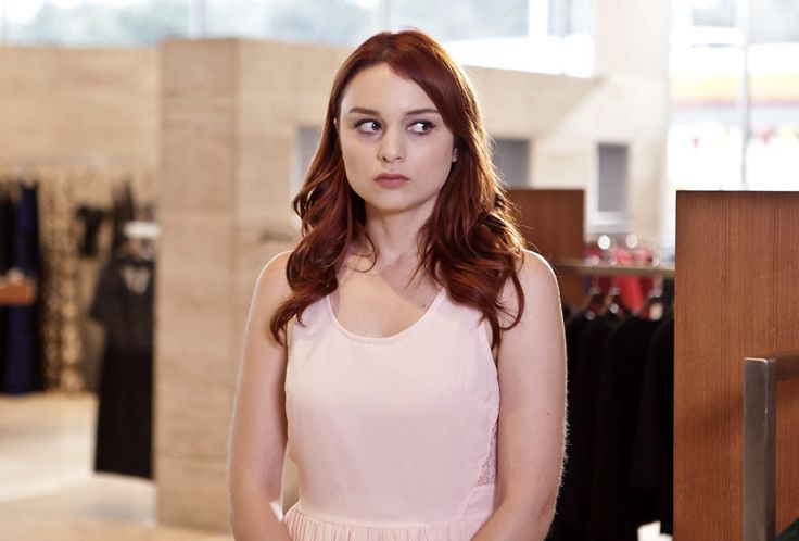 Nilperi Şahinkaya looks nudes