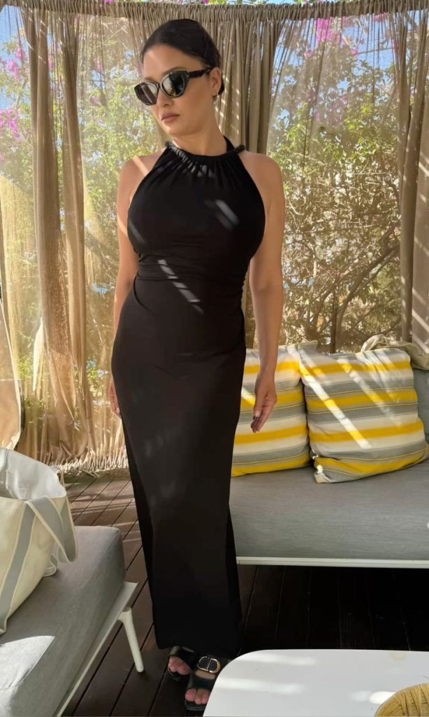 Nurgül Yeşilçay poses fuck