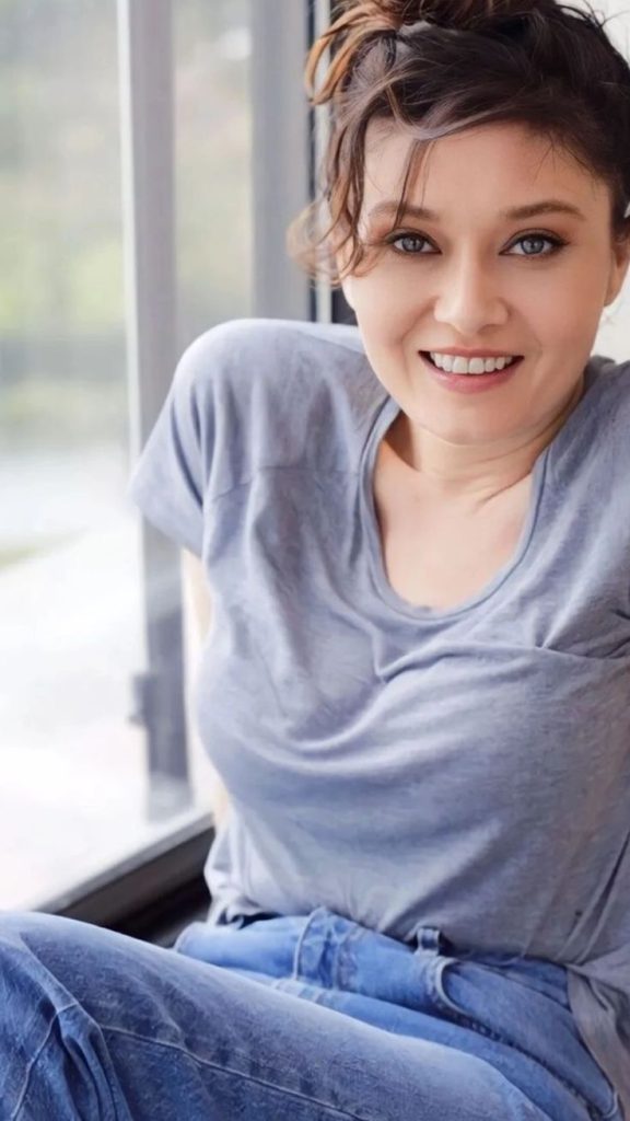 Nurgül Yeşilçay smiles porn