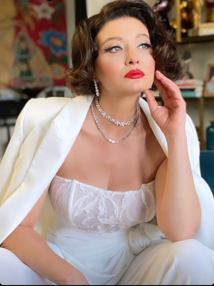 Nurgül Yeşilçay smiles nude