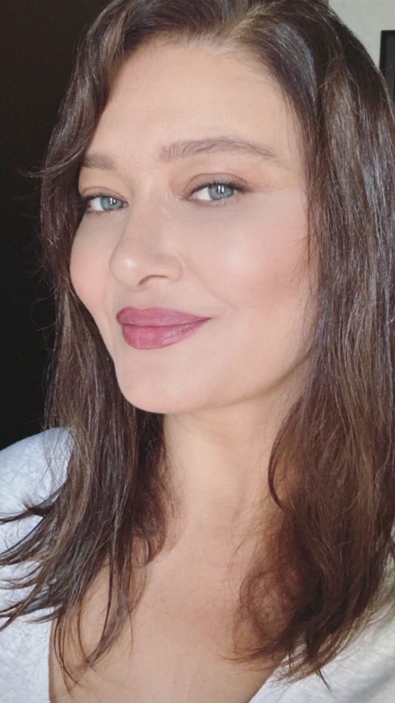 Nurgül Yeşilçay smiles pussy