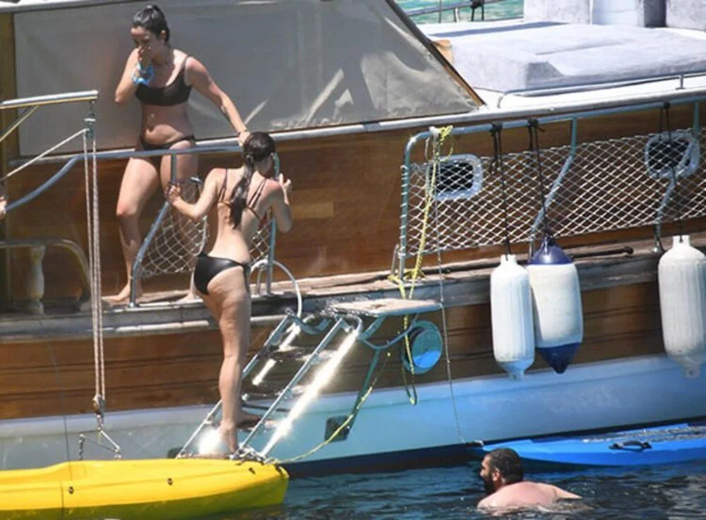 Aslı Bekiroğlu looks porn