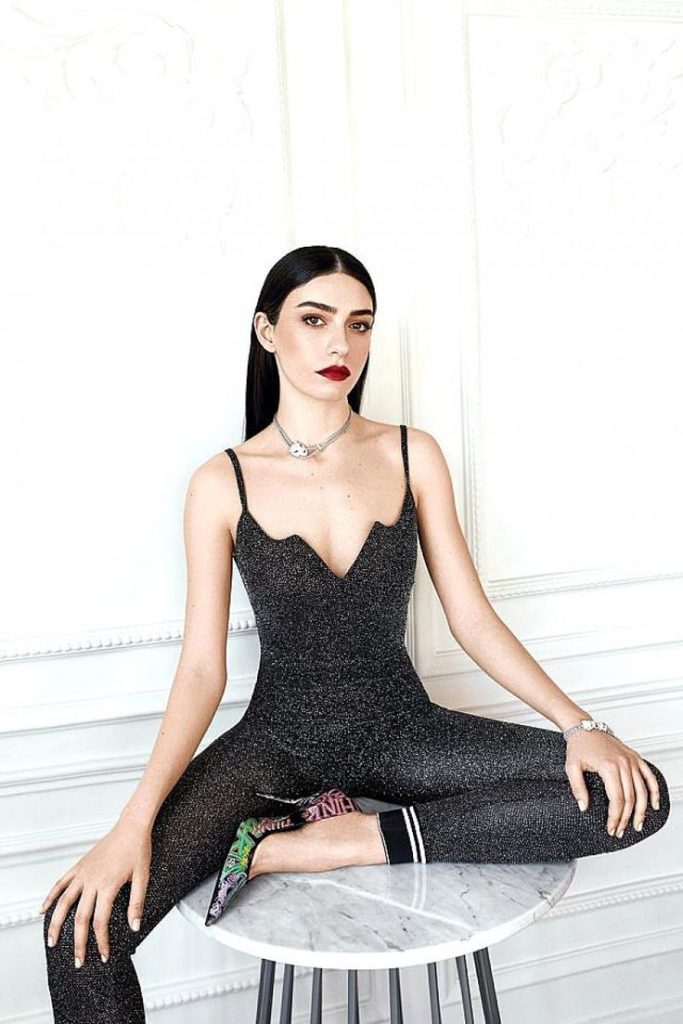 Hazar Ergüçlü looks xxx